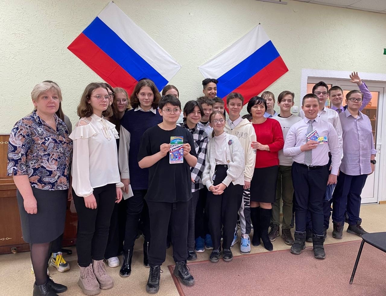 Ученики 7 «А» класса побывали на традиционном Дне молодого избирателя в библиотеке имени Юрия Иванова..